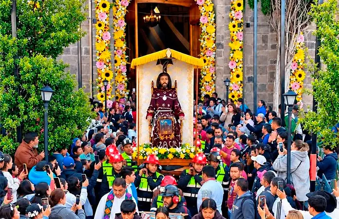 Subirán imagen de Panchito al altar mayor