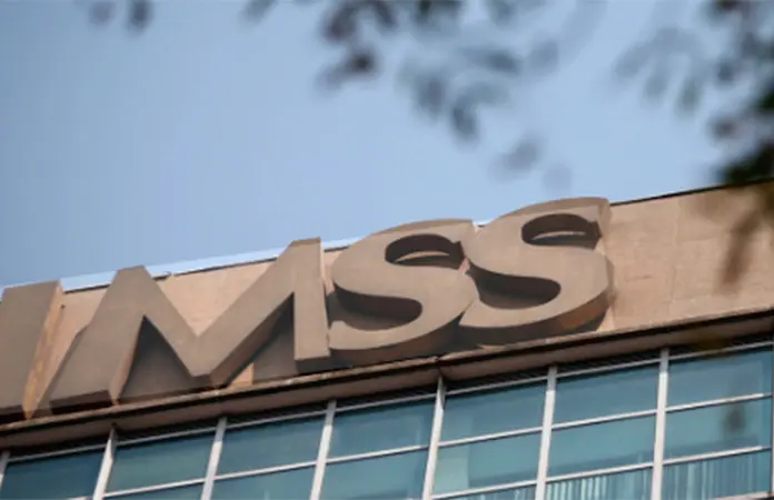 Trabajadores del IMSS bloquean Paseo de la Reforma en protesta