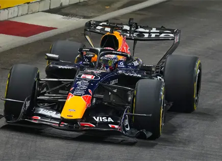 Verstappen consigue la pole para sprint en Singapur tras error en control Verstappen consigue la pole para sprint en Singapur tras error en control