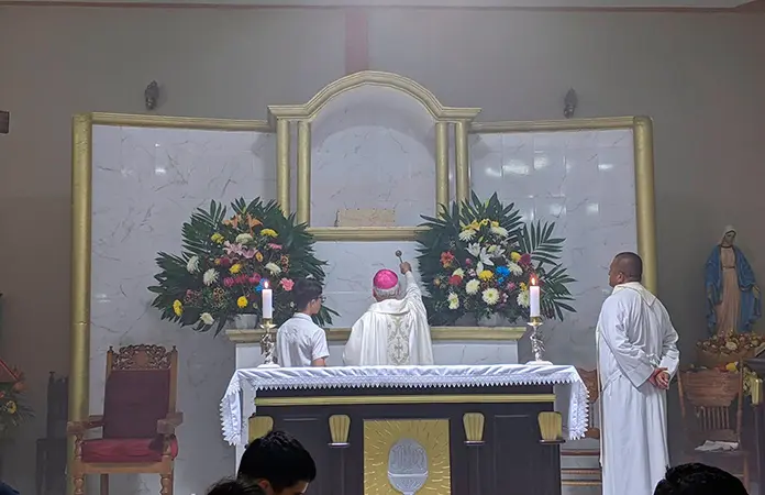 Bendicen el nuevo altar del Niño Jesús