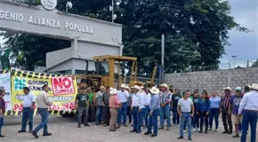 Cañeros mantienen bloqueo en Ingenio de Tambaca
