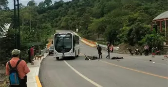 Fallece motociclista embestido por un cami&oacute;n