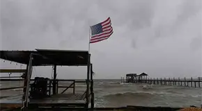 Huracán Isaías golpea costa de Florida