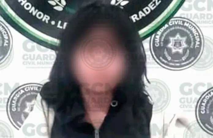 Jovencita golpea a su madre