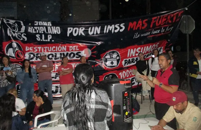Trabajadores del IMSS toman las oficinas sindicales