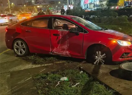 Accidente en asta bandera de Salvador Nava deja una persona lesionada