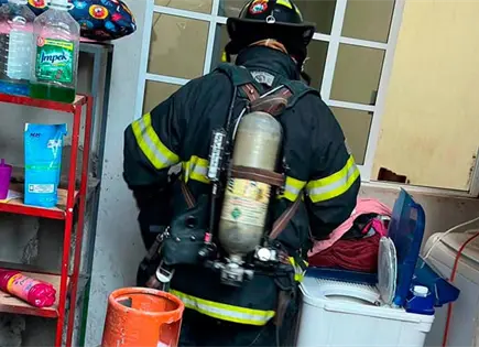 Atienden bomberos una fuga de gas