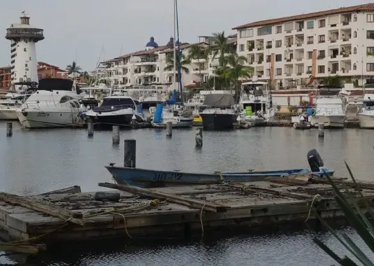 Cerrados los aeropuertos mexicanos de Puerto Vallarta y Manzanillo ante el huracán Simón