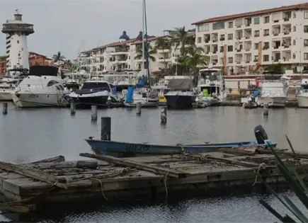 Cerrados los aeropuertos mexicanos de Puerto Vallarta y Manzanillo ante el huracán Simón Cerrados los aeropuertos mexicanos de Puerto Vallarta y Manzanillo ante el huracán Simón