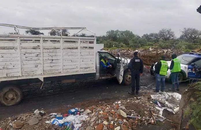 Detienen a personal de la SEDUVOP por "cochinos"