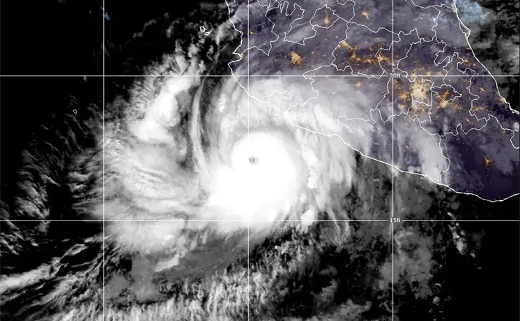 El huracán Simón se fortalece a la categoría 4 mientras se acerca a la costa del Pacífico El huracán Simón se fortalece a la categoría 4 mientras se acerca a la costa del Pacífico