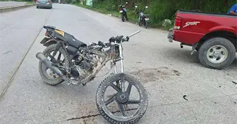 Joven en moto sufre m&uacute;ltiples fracturas
