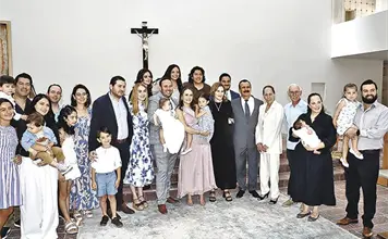 Mauricio, recibe el primer sacramento