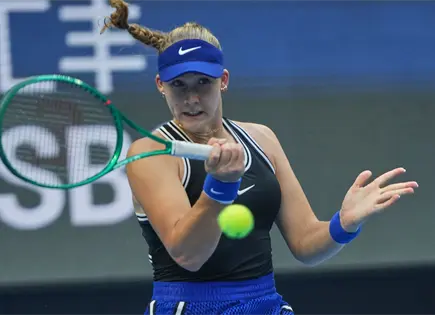 Mirra Andreeva y Zheng Qinwen disputan final en Beijing Mirra Andreeva y Zheng Qinwen disputan final en Beijing
