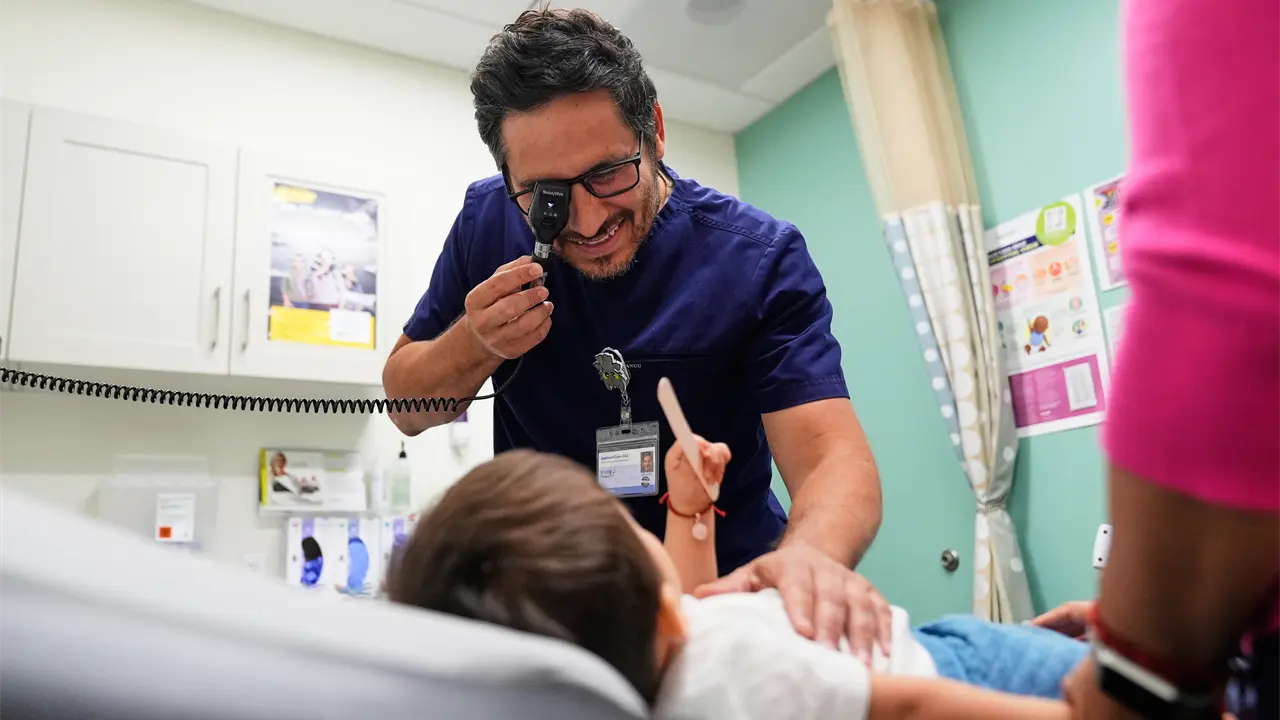 Refugiados y víctimas de trata pierden Medicaid en Estados Unidos