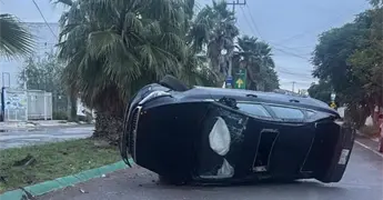 Una persona lesionada tras choque y volcadura en Villa de Pozos