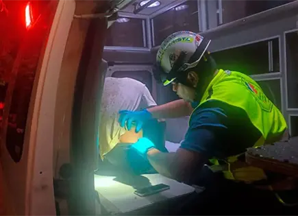 Chofer de camioneta embiste a motociclistas