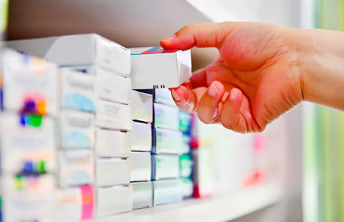 Escasez de medicamentos los encarece