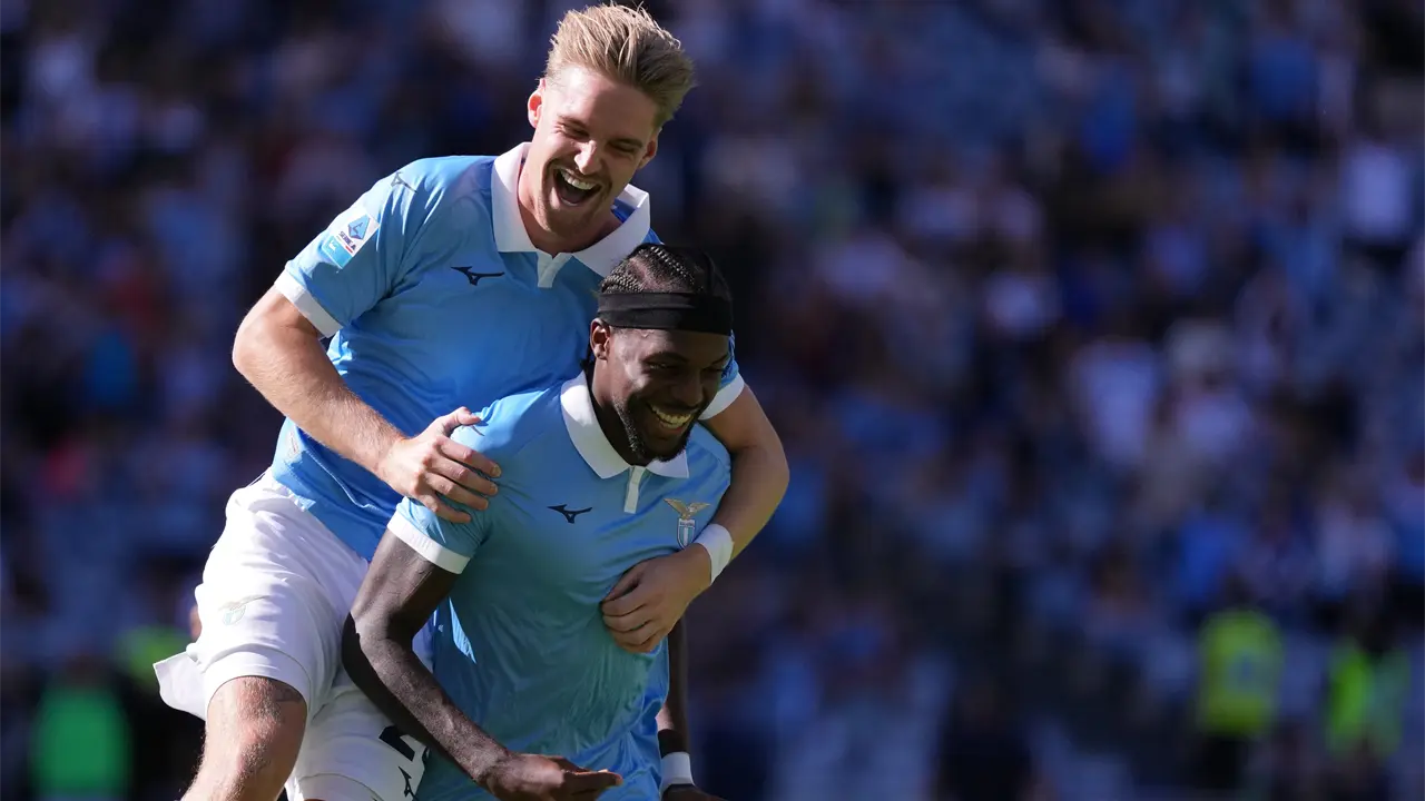 Lazio vence a Monza y comparte liderato en Serie A