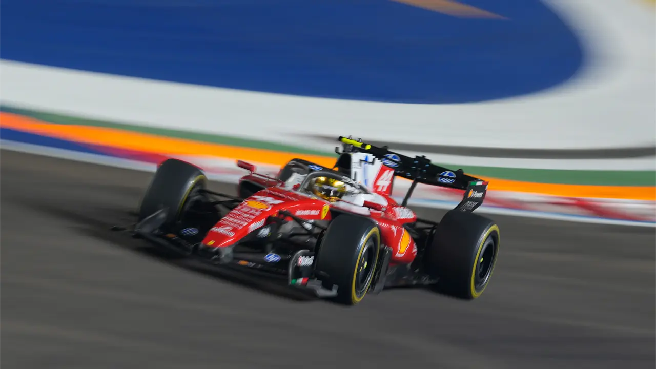 Lewis Hamilton se ausenta tras estrategia fallida en Singapur
