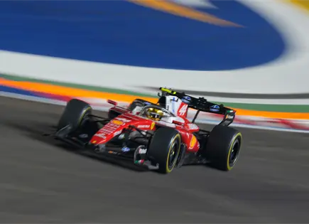 Lewis Hamilton se ausenta tras estrategia fallida en Singapur