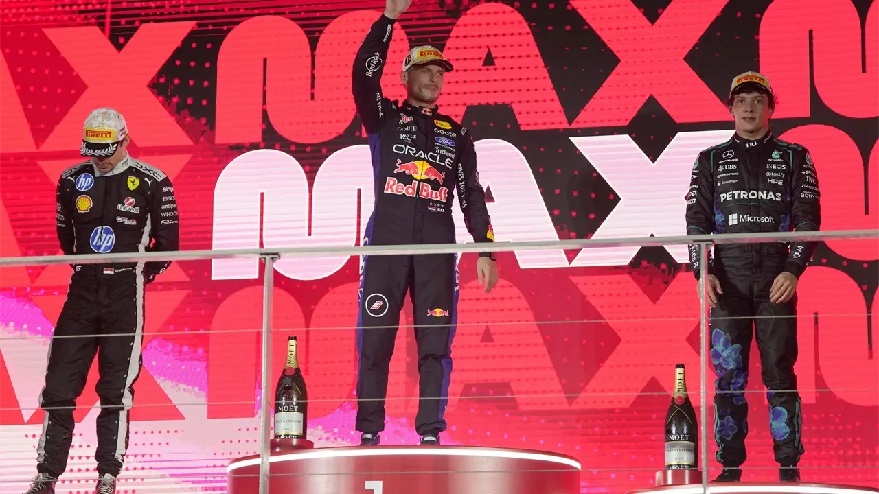 Max Verstappen gana Gran Premio Singapur tras problemas técnicos