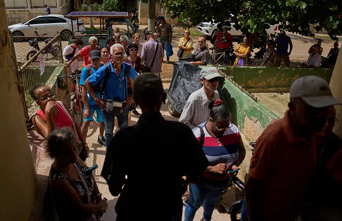 Sobrellevan escasez de medicamento en Cuba