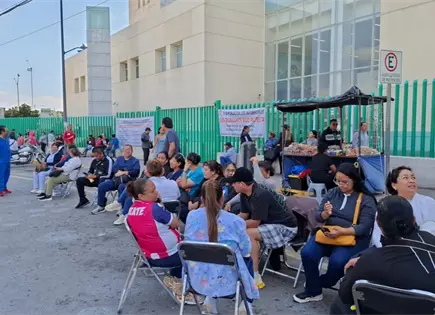 Bloqueos y marcha complican vialidad este martes Bloqueos y marcha complican vialidad este martes