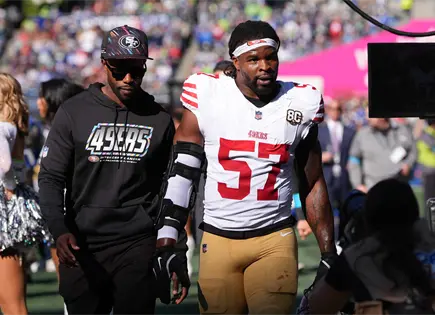 Dre Greenlaw suspendido un partido por cabezazo a Jones