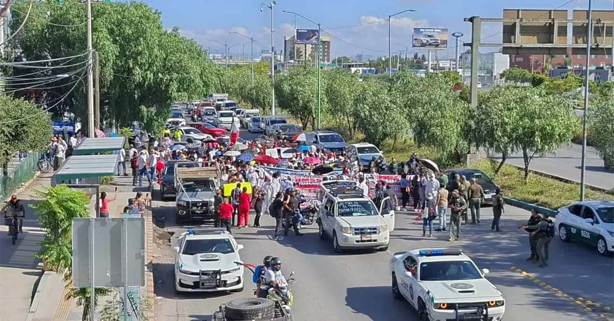 Marcha IMSS: Sindicalizados avanzan por carretera 57 (fotos y video) Marcha IMSS: Sindicalizados avanzan por carretera 57 (fotos y video)