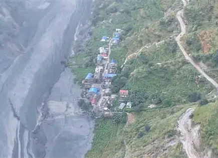 Rescatan a 320 personas en Nepal, tras crecida