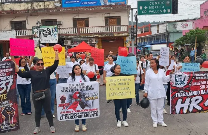 Sindicalizados del IMSS realizan marcha