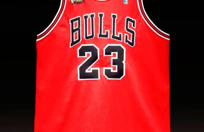 Subastan camiseta de Air Jordan por 14 mdd