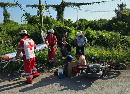 Choque deja con varias lesiones a un motociclista Choque deja con varias lesiones a un motociclista