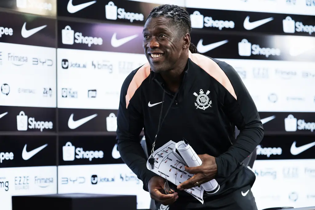 Clarence Seedorf asume como técnico de Corinthians en riesgo de descenso