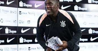 Clarence Seedorf asume como t&eacute;cnico de Corinthians en riesgo de descenso