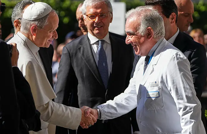 Confirman que León XIV tiene cáncer de pulmón
