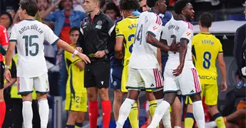 Dan cuatro partidos de sanci&oacute;n a Vin&iacute;cius; se perder&aacute; el cl&aacute;sico
