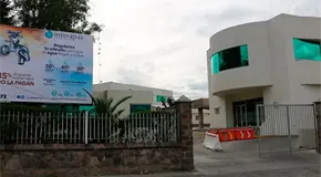 Recintos estatales y miles de escuelas siguen sin pagar a Interapas