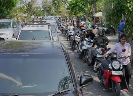 Escasez de combustible causa crisis en isla turística de Indonesia Escasez de combustible causa crisis en isla turística de Indonesia