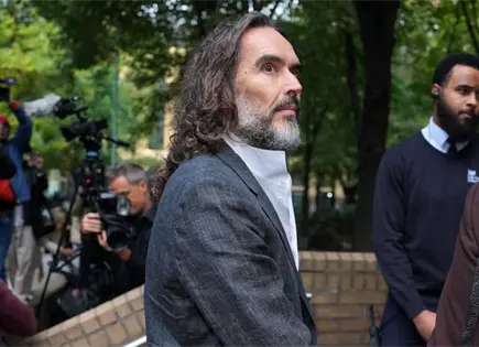 Fiscalía del Reino Unido acusa a Russell Brand de agresión sexual Fiscalía del Reino Unido acusa a Russell Brand de agresión sexual