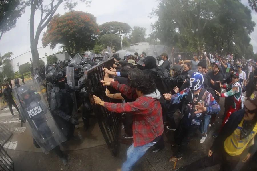 Fiscalía traslada a Puente Grande a siete detenidos en protesta por agua contaminada