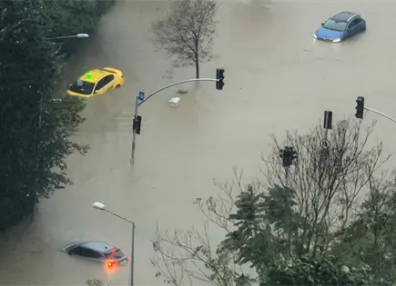 Fuertes lluvias e inundaciones cierran escuelas en Estambul Fuertes lluvias e inundaciones cierran escuelas en Estambul