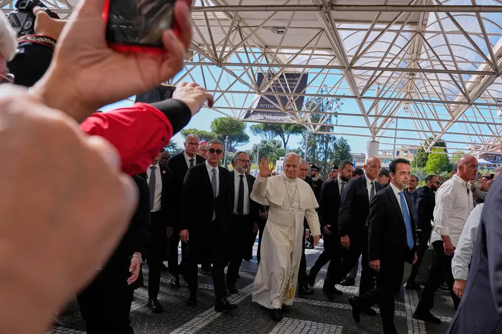 Papa León XIV ofició misa tras cirugía pulmonar en hospital de Roma