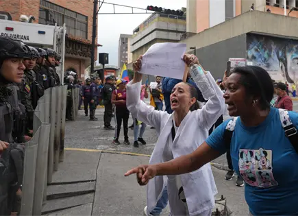 Trabajadores públicos marchan en Caracas por salarios dignos Trabajadores públicos marchan en Caracas por salarios dignos