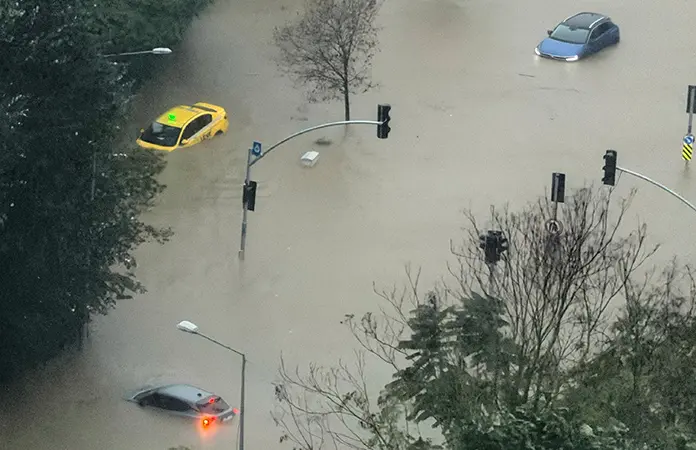 Cierran las escuelas en Estambul por lluvias
