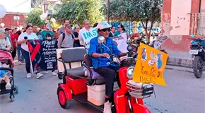 Continúan protestas de empleados del IMSS