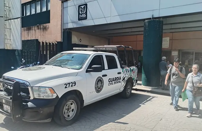 Intimidan policías la consulta del sindicato del IMSS