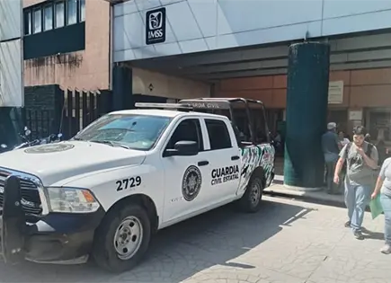 Intimidan polic&iacute;as la consulta del sindicato del IMSS