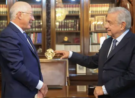 Ken Salazar present&oacute; libro y record&oacute; &uacute;ltimo encuentro con AMLO